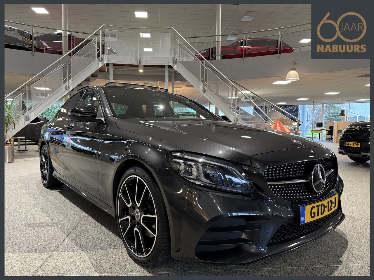 Mercedes-Benz C-klasse - 180 AMG Premium, Pano, Burmester, Trekhaak, 360cam - AutoWereld.nl