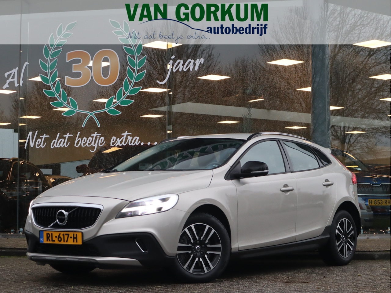 Volvo V40 Cross Country - 1.5 T3 Momentum Automaat - AutoWereld.nl