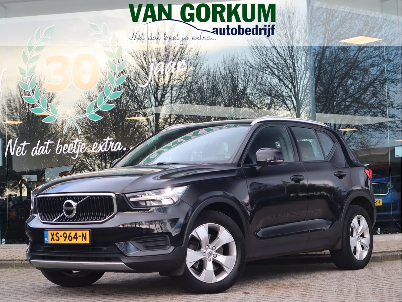 Volvo XC40 - 2.0 T4 Momentum Automaat / Trekhaak - AutoWereld.nl