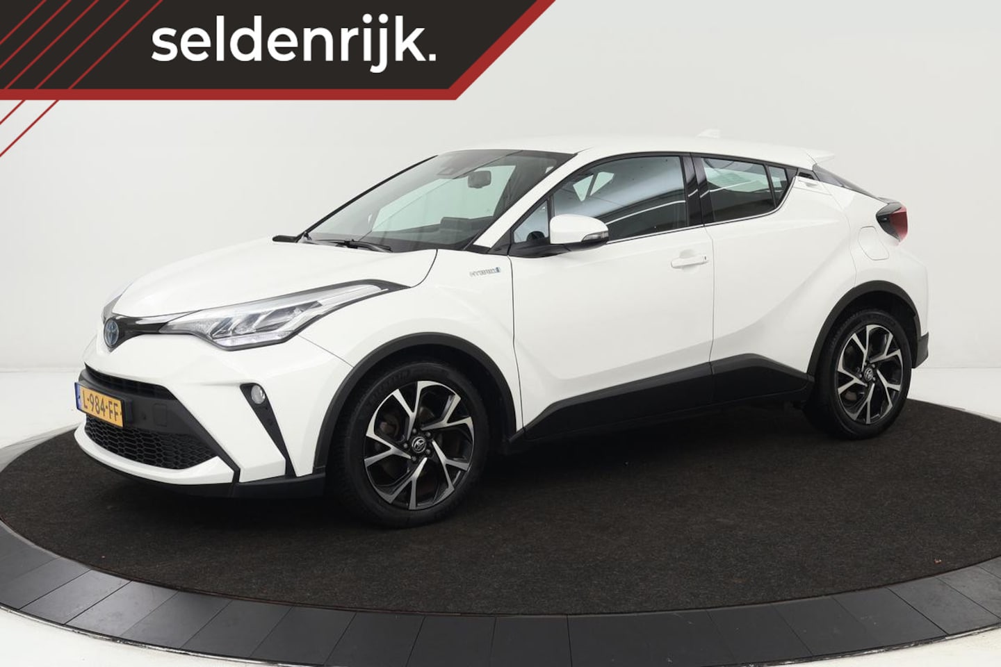 Toyota C-HR - 1.8 Hybrid Dynamic | Camera | Carplay | Adaptive cruise | Keyless | Navigatie | PDC | Clim - AutoWereld.nl