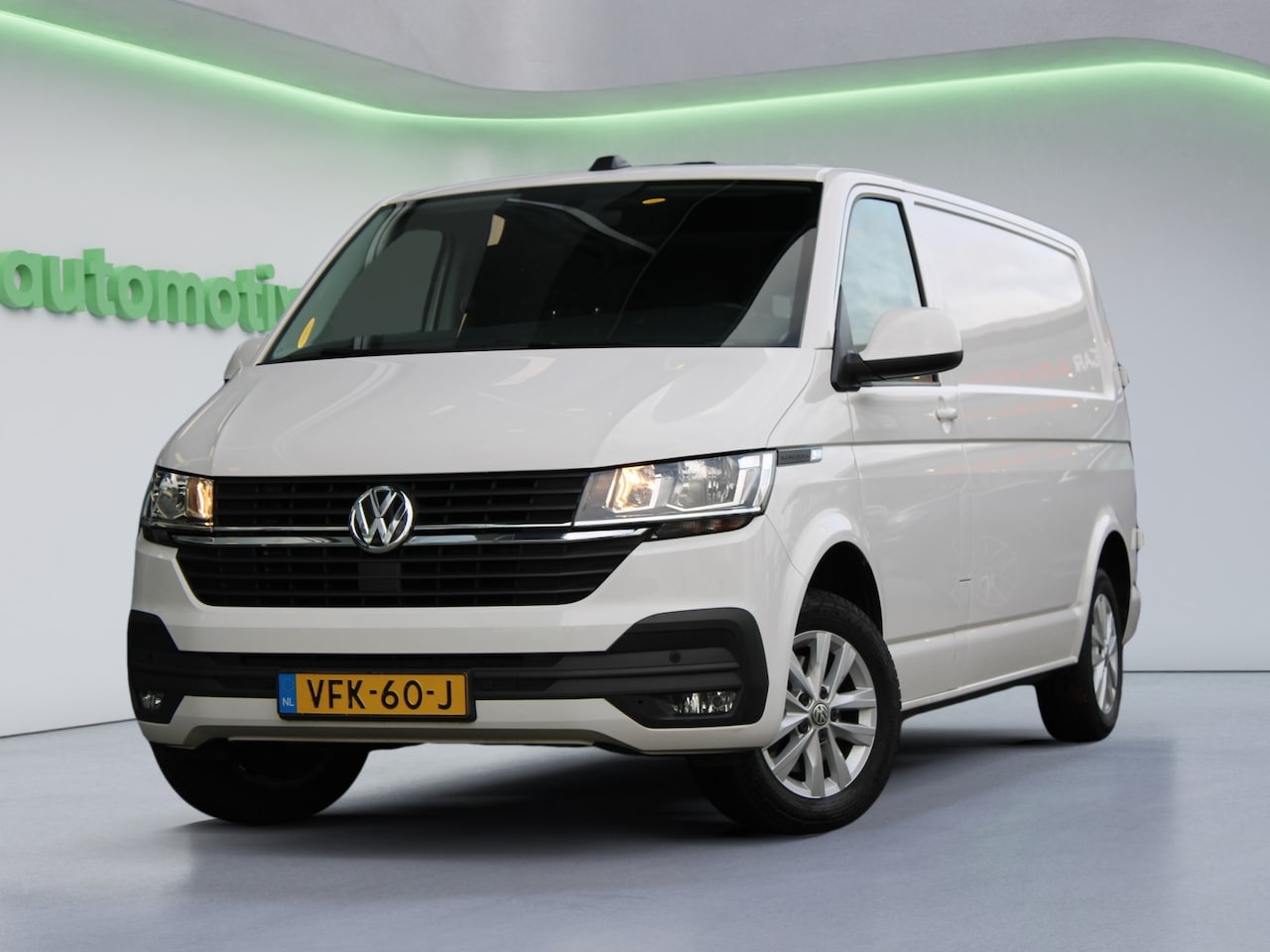 Volkswagen Transporter - 2.0 TDI L2H3 28 Bulli | NAP | APPLE CARPLAY | CAMERA ACHTER | - AutoWereld.nl