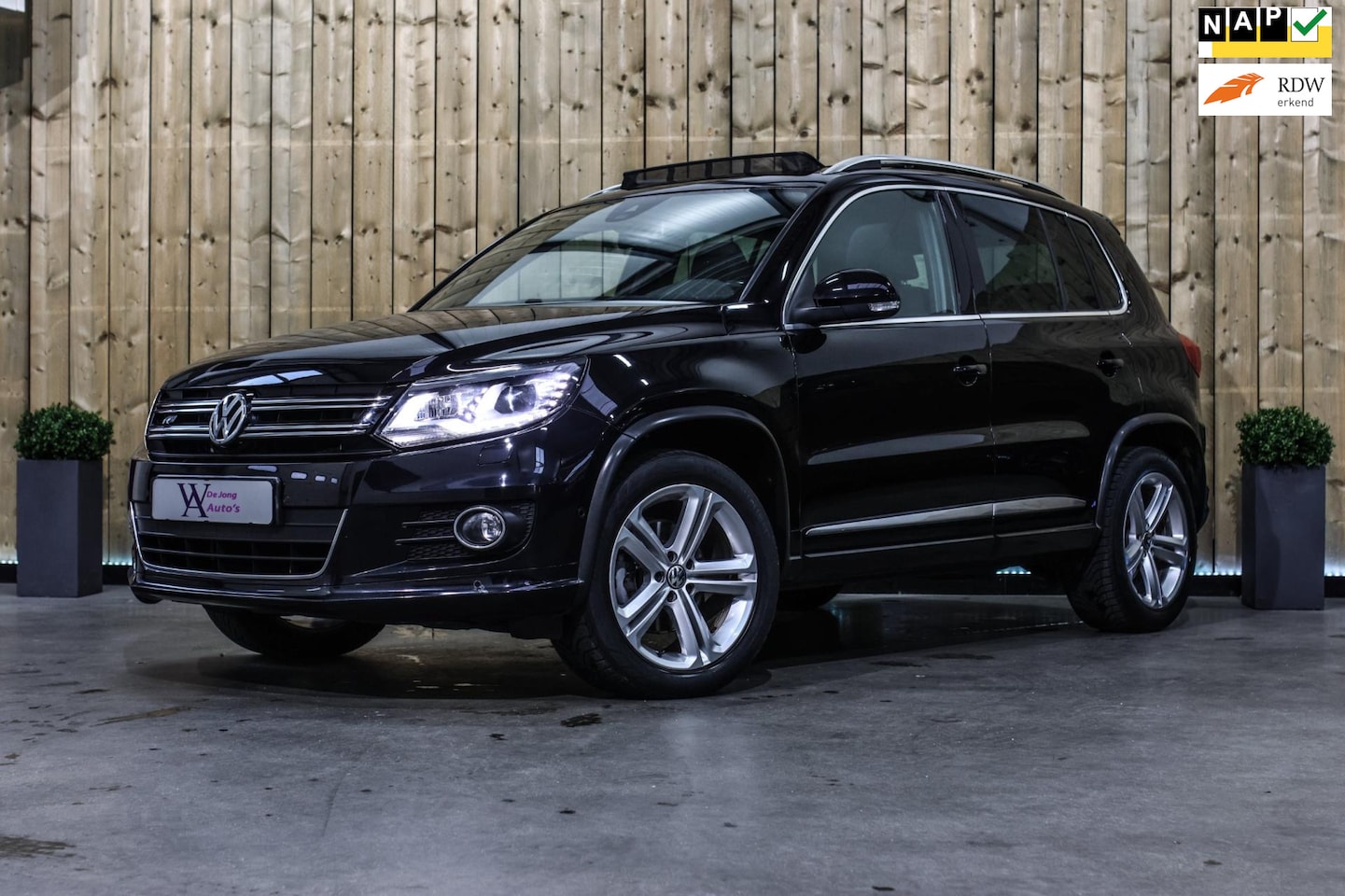 Volkswagen Tiguan - 1.4 TSI R-line 160Pk *Pano*Trekhaak*Xenon*PDC*Cruise control* - AutoWereld.nl