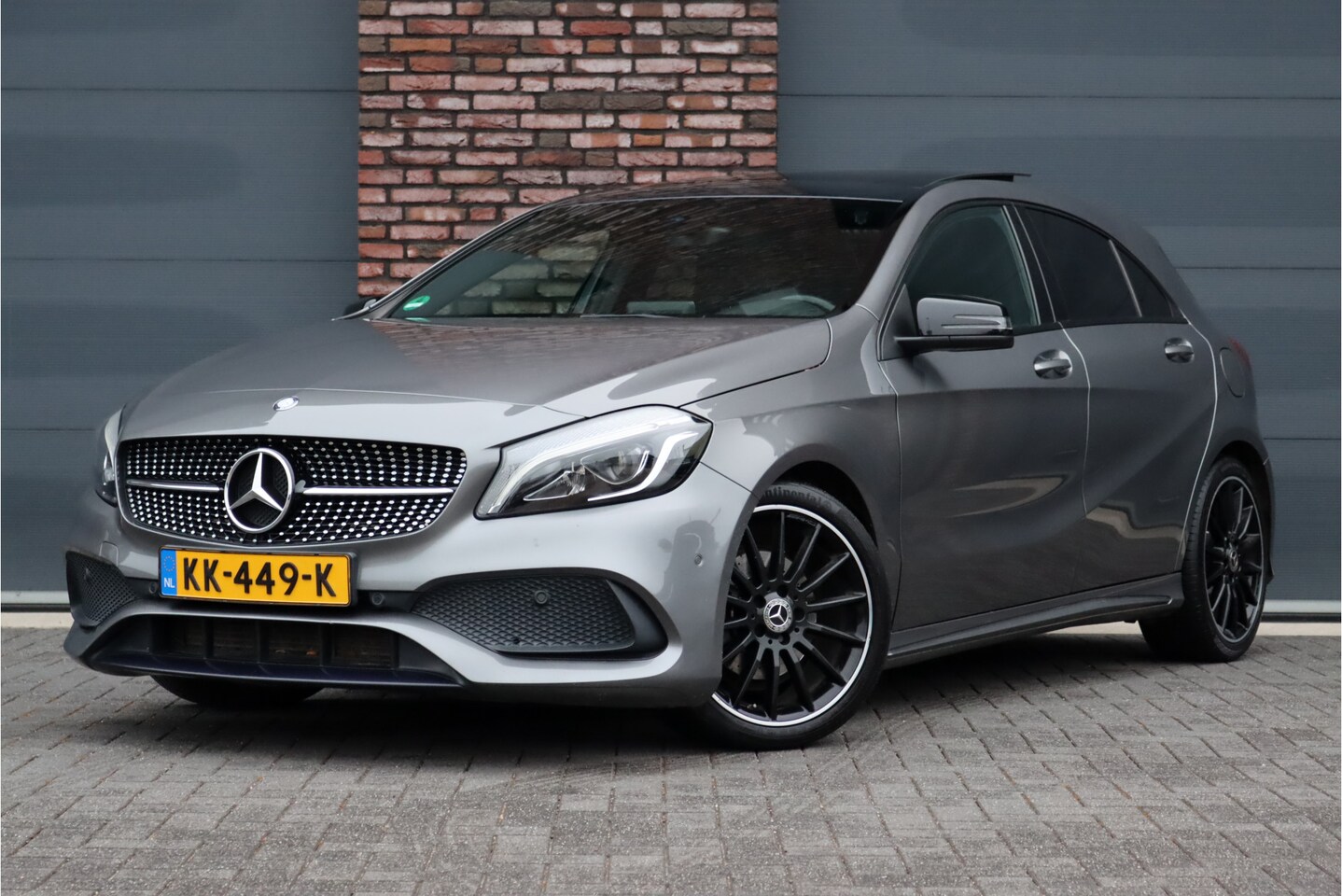 Mercedes-Benz A-klasse - 180 AMG Night Edition Plus Aut7 | Panoramadak | Sfeerverlichting | Cruise Control | Keyles - AutoWereld.nl