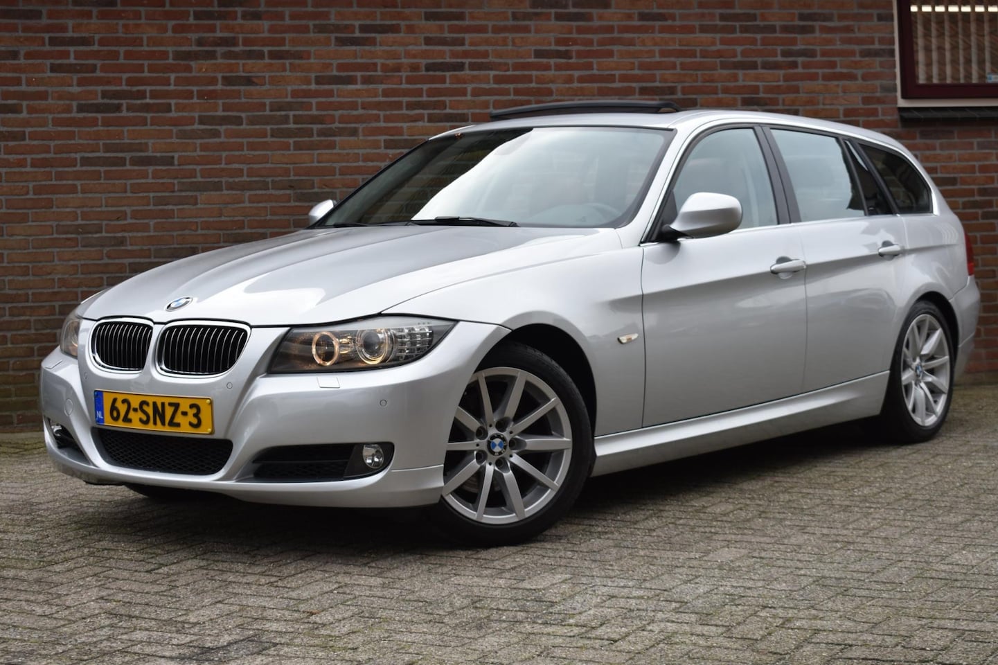 BMW 3-serie Touring - 325i Luxury Line '11 Xenon Pano Leder Clima Cruise Inruil mogelijk - AutoWereld.nl