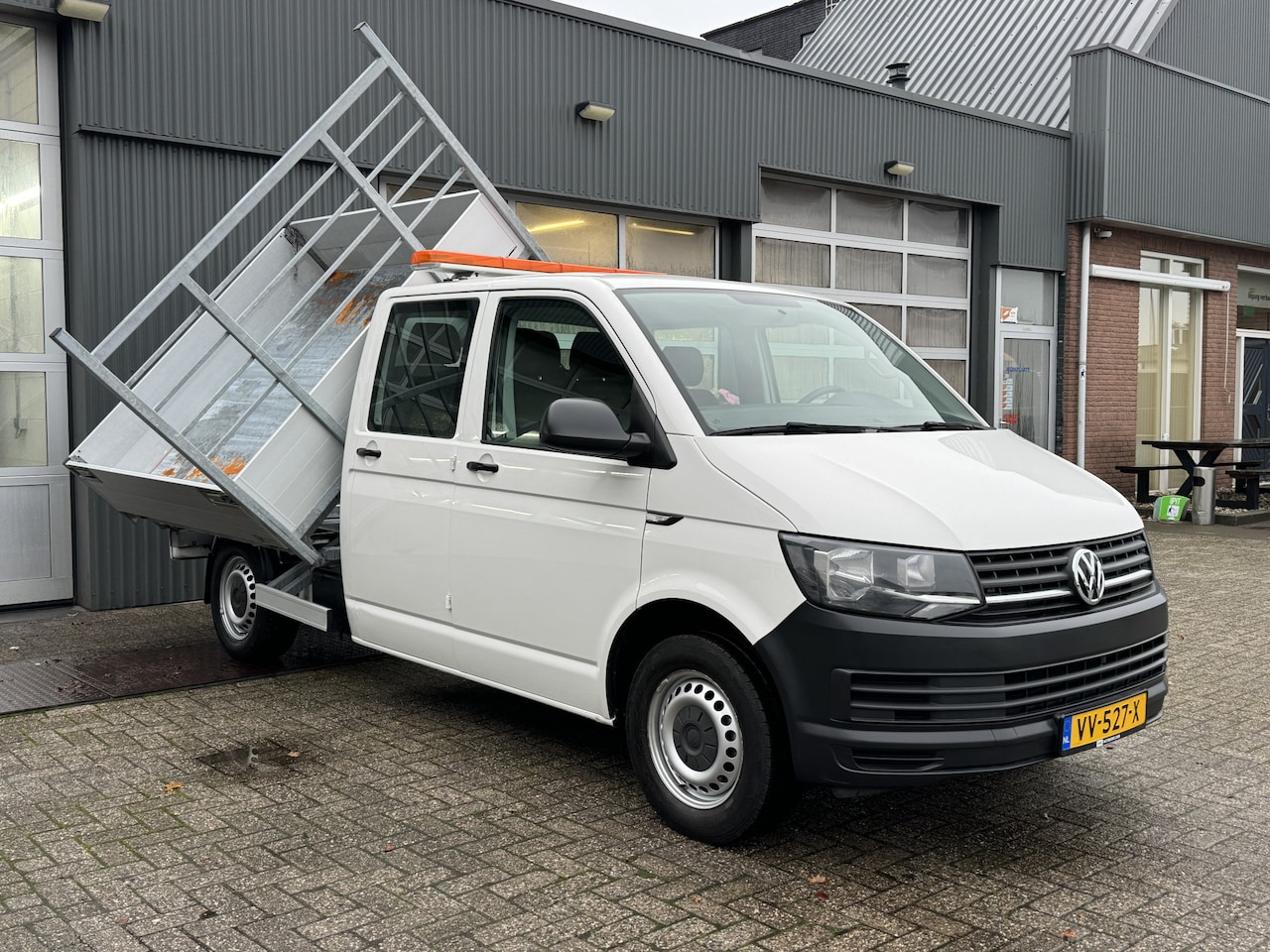 Volkswagen Transporter - 2.0 TDI 102pk 3 Zijden Kipper Airco Trekhaak 2200kg Airco Cruise controle Telefoonverbindi - AutoWereld.nl