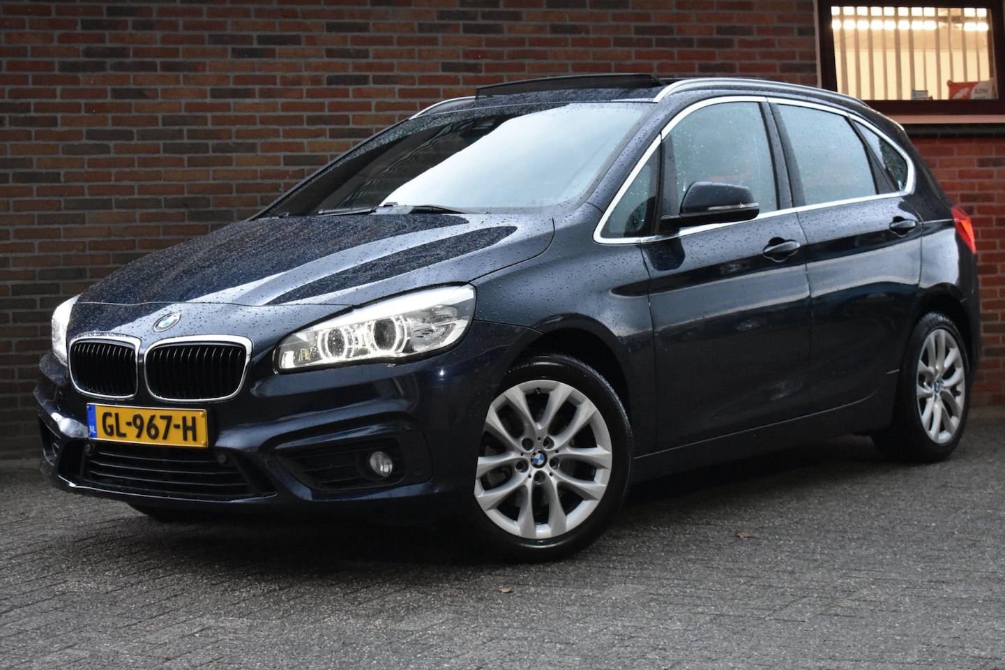 BMW 2-serie Active Tourer - 220i Essential '15 LED Pano Clima Leder Navi Cruise Inruil mogelijk - AutoWereld.nl