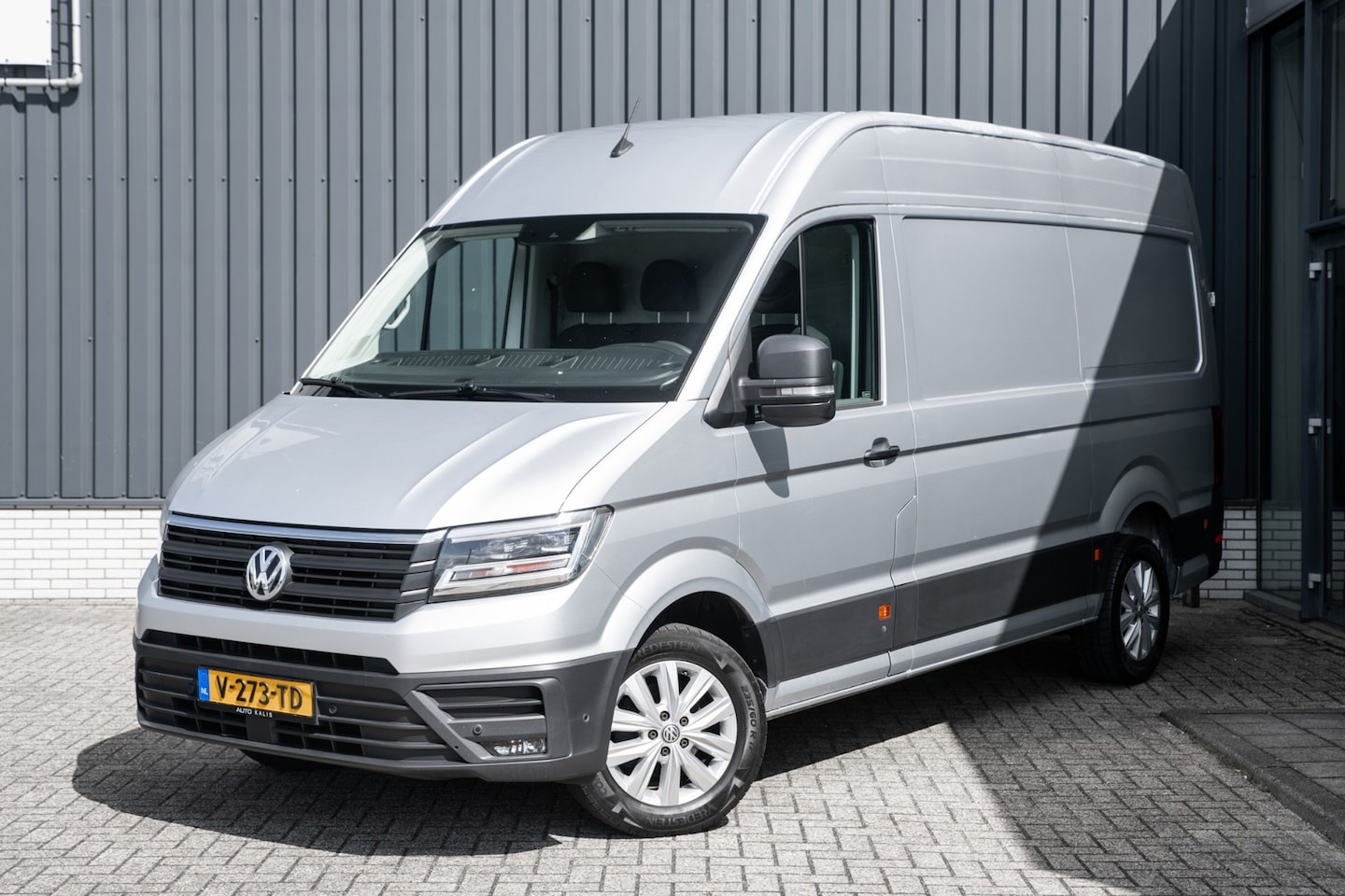 Volkswagen Crafter - 35 2.0 TDI L3H2 DC Highline *Achteruitrij Camera* - AutoWereld.nl