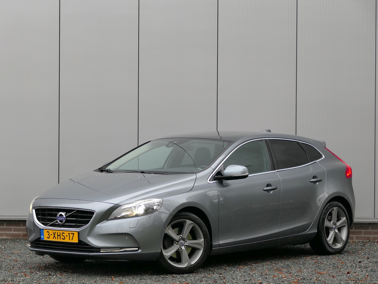 Volvo V40 - T2 Summum Leer / Panoramadak / Xenon / Park Assist Camera - AutoWereld.nl