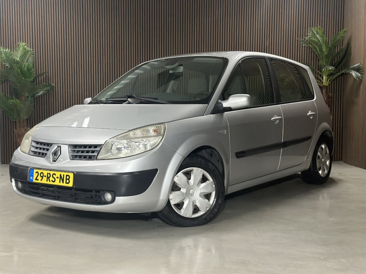 Renault Scénic - 1.6-16V Auth.Comf. - AutoWereld.nl