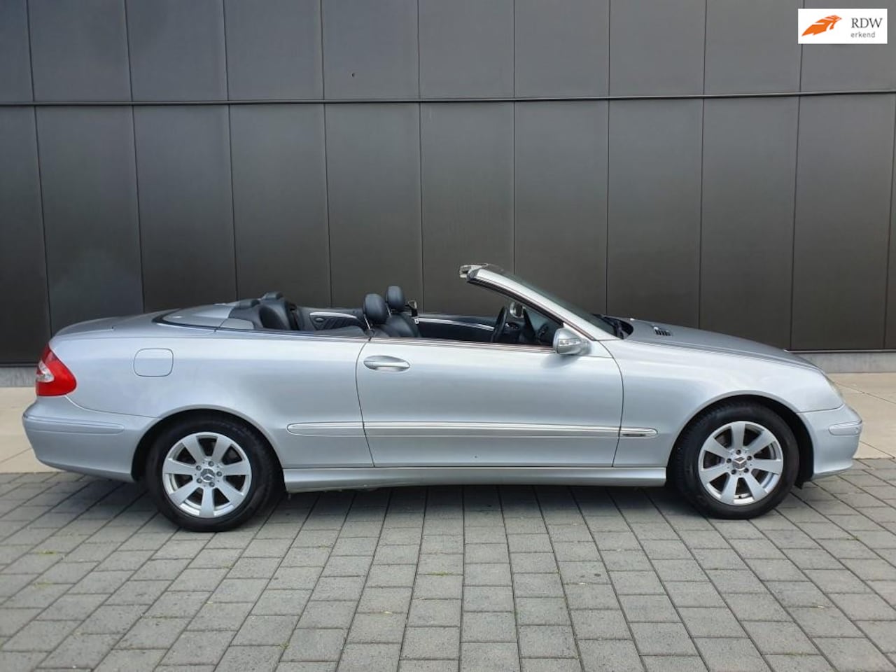 Mercedes-Benz CLK-klasse Cabrio - 200 K. Avantgarde/LUXE UITVOERING/CABRIO/AUTOMAAT/STOELVERW/APPLE CARPLAY - AutoWereld.nl