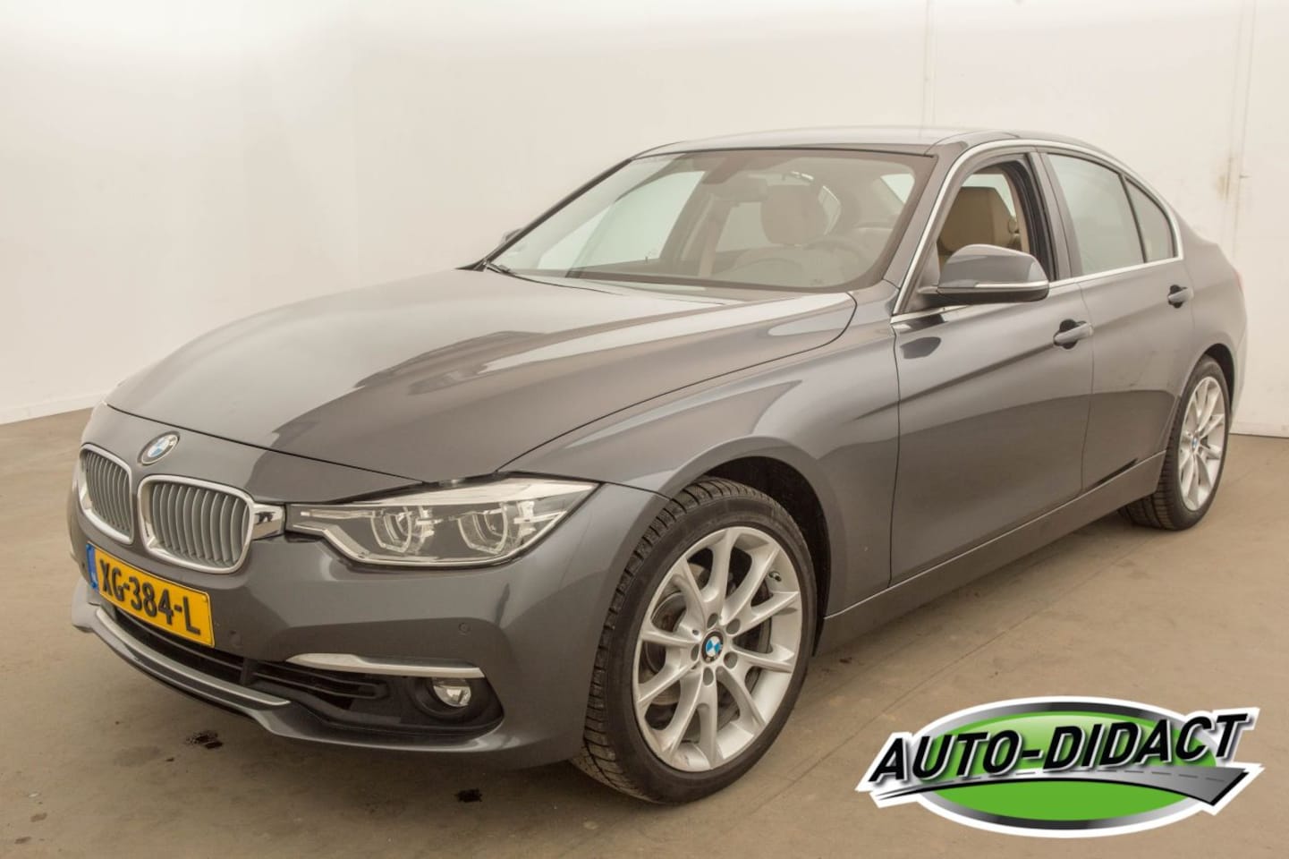 BMW 3-serie - 320i Automaat Luxury Edition - AutoWereld.nl