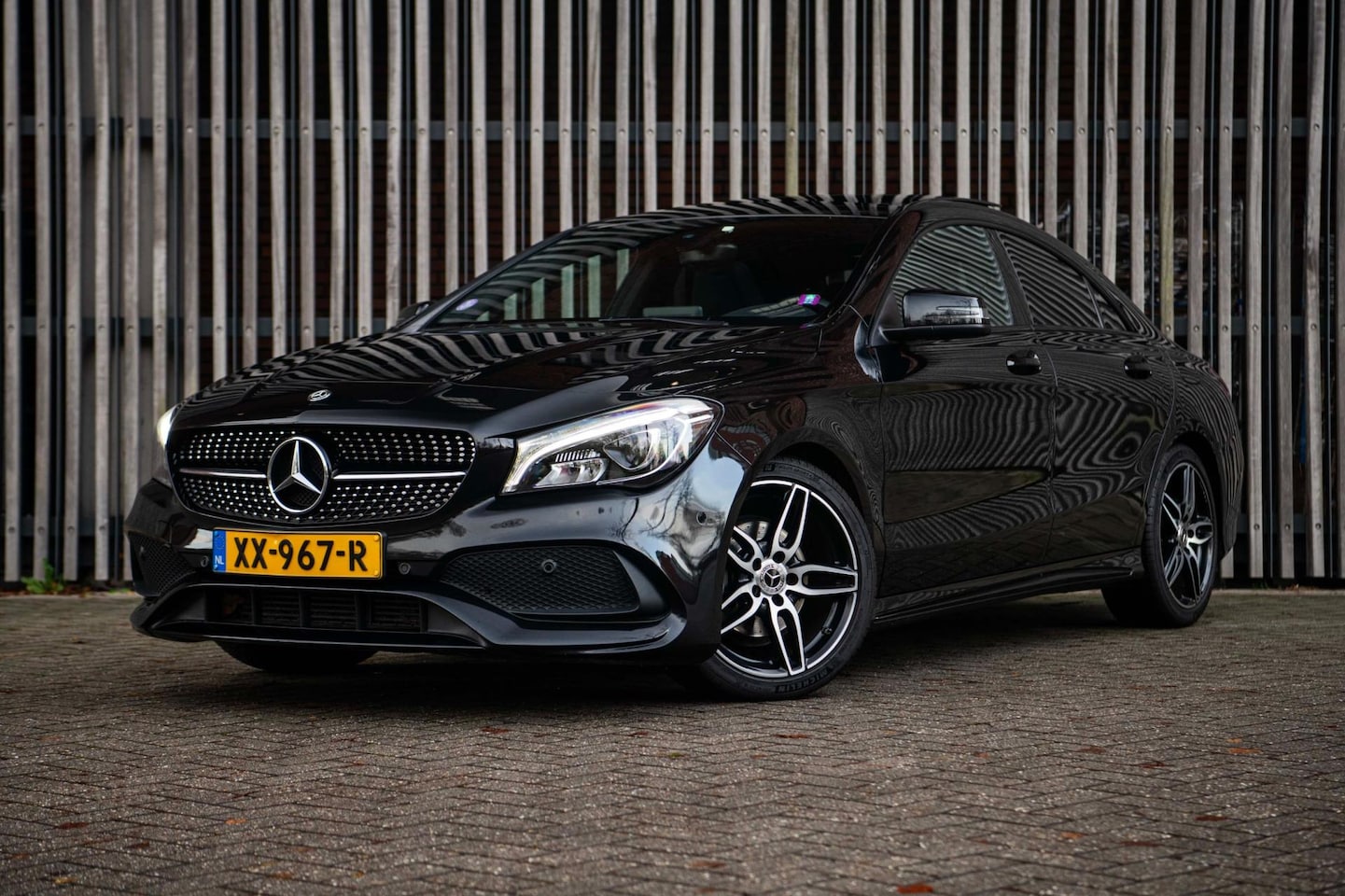 Mercedes-Benz CLA-Klasse - 180 122pk AUT. AMG-Style |NL-AUTO| Panorama|Gr.Navi|18''|Camera|PDC|Keyless| - AutoWereld.nl