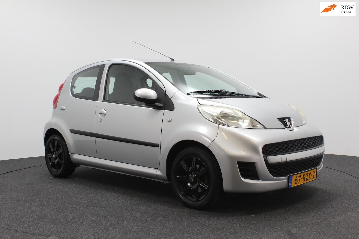 Peugeot 107 - 1.0-12V XS | Automaat ! | Airco | Sportvelgen | Trekhaak | Elektrische ramen - AutoWereld.nl