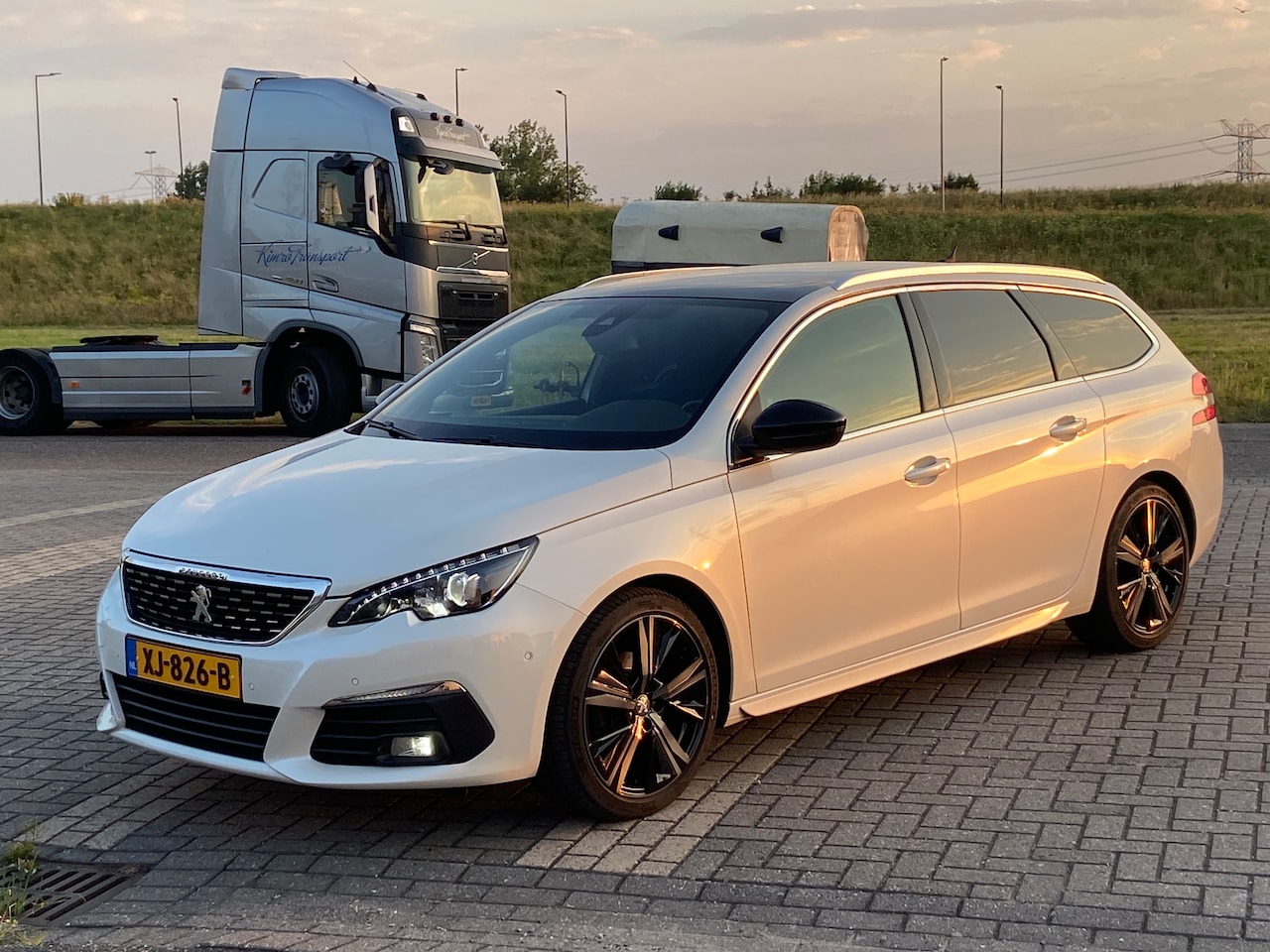 Peugeot 308 SW - 1.2 PureTech GT-line Parelmoer, Denon audio, glazen dak, 18'' LM velgen - AutoWereld.nl