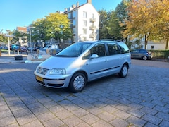 Volkswagen Sharan - 2.0 Comfortline NW APK7pers Airco Cruise Trekhaak