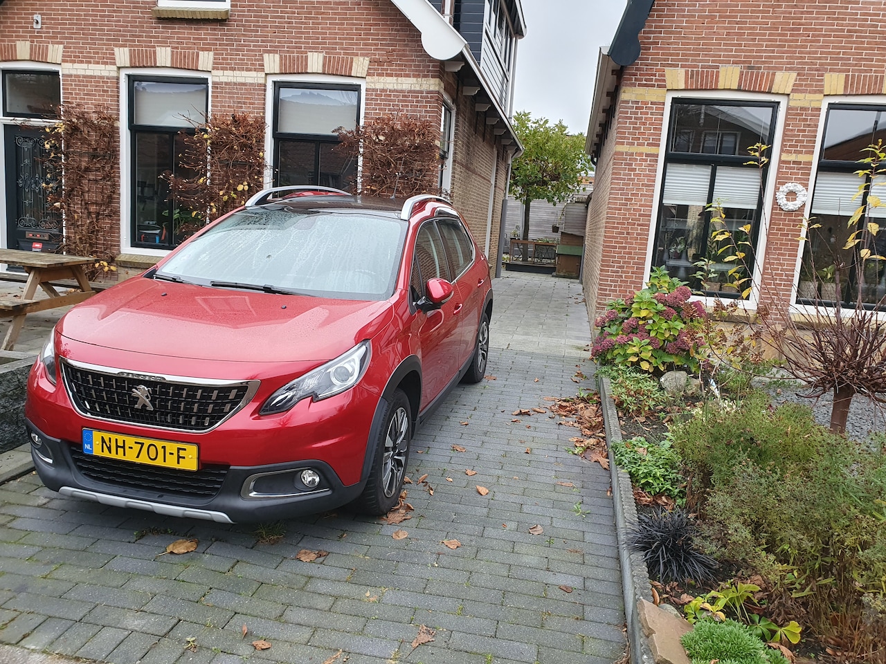 Peugeot 2008 - 1.2 PureTech Allure - AutoWereld.nl