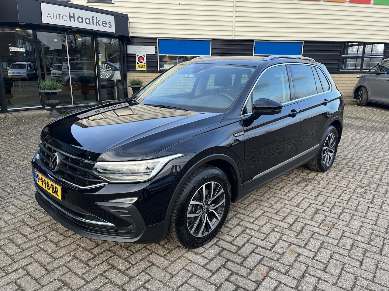 Volkswagen Tiguan - 1.5 TSI Life Business BTW verrb., compleet uitgerust, NL auto, geen beschadigingen, navi, - AutoWereld.nl