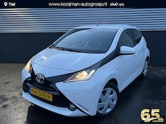 Toyota Aygo - 1.0 VVT-i x-play Navigatie, Achteruitrijcamera, Airco, 1e eigenaar, NL-auto, BTW-auto