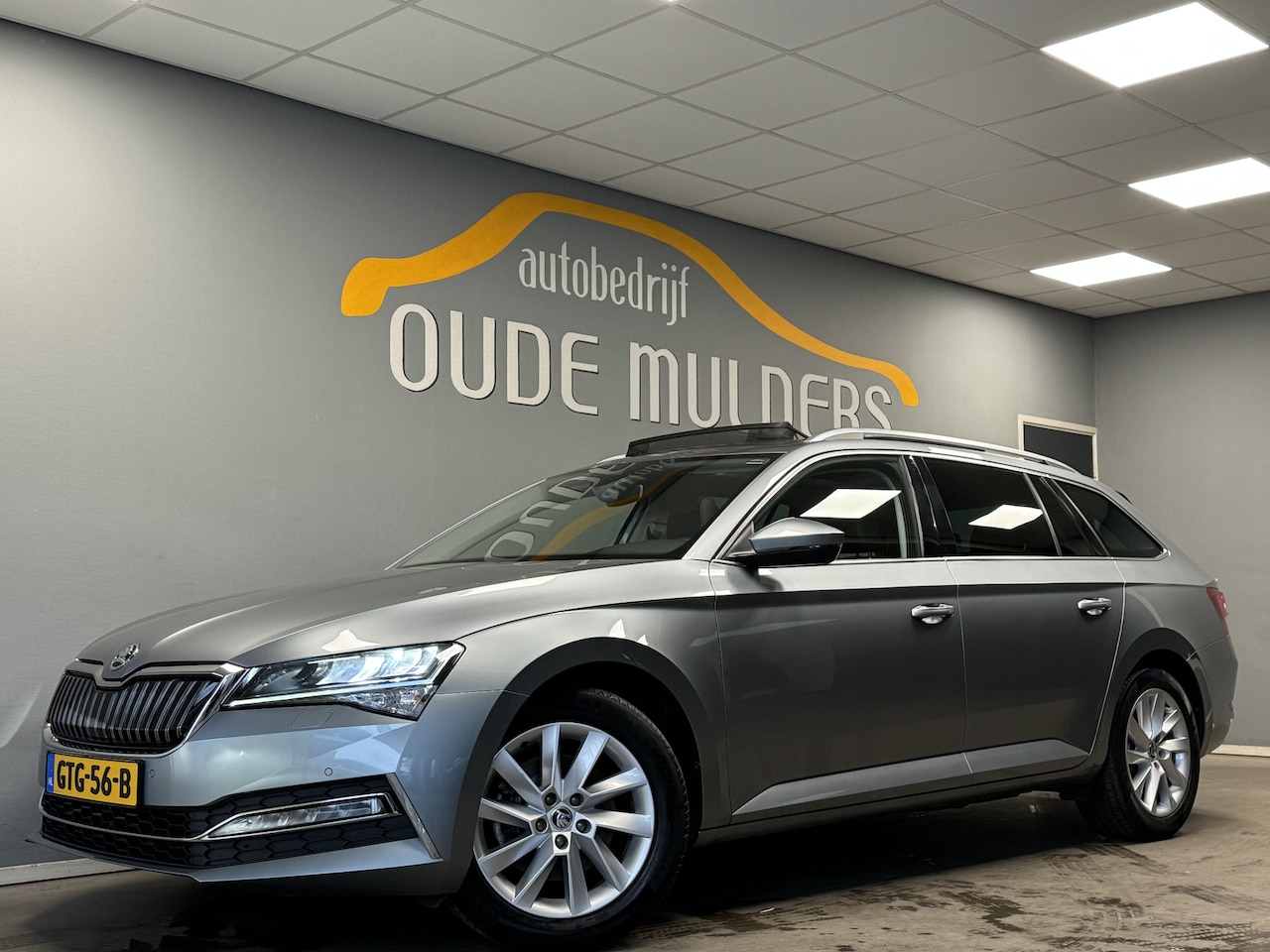 Skoda Superb Combi - 1.4 TSI iV Panoramadak/Trekhaak/CantonAudio - AutoWereld.nl