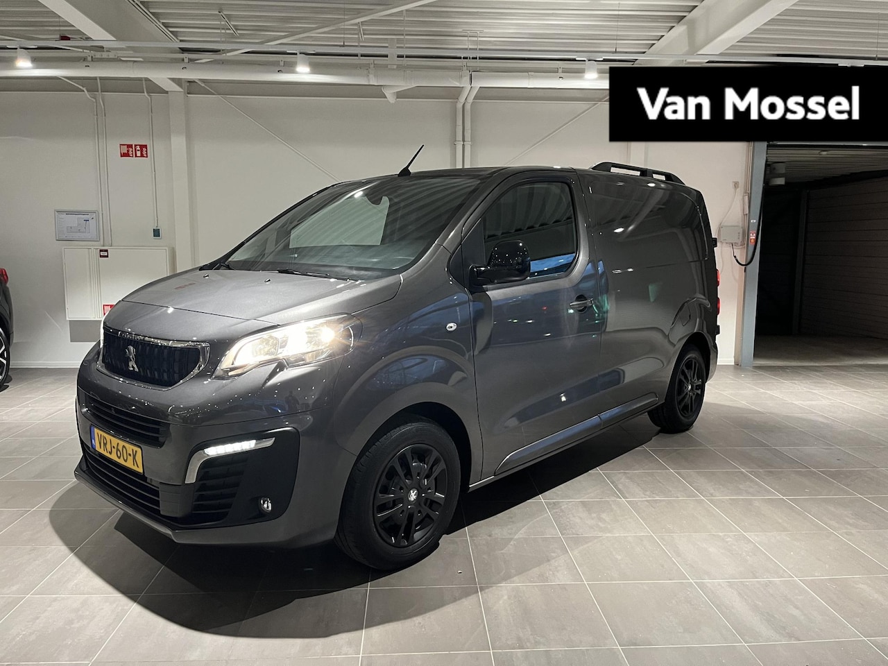 Peugeot Expert - 2.0 BlueHDI 145 Compact Premium | Airco | Apple Carplay/Android Auto | Parkeersensoren - AutoWereld.nl