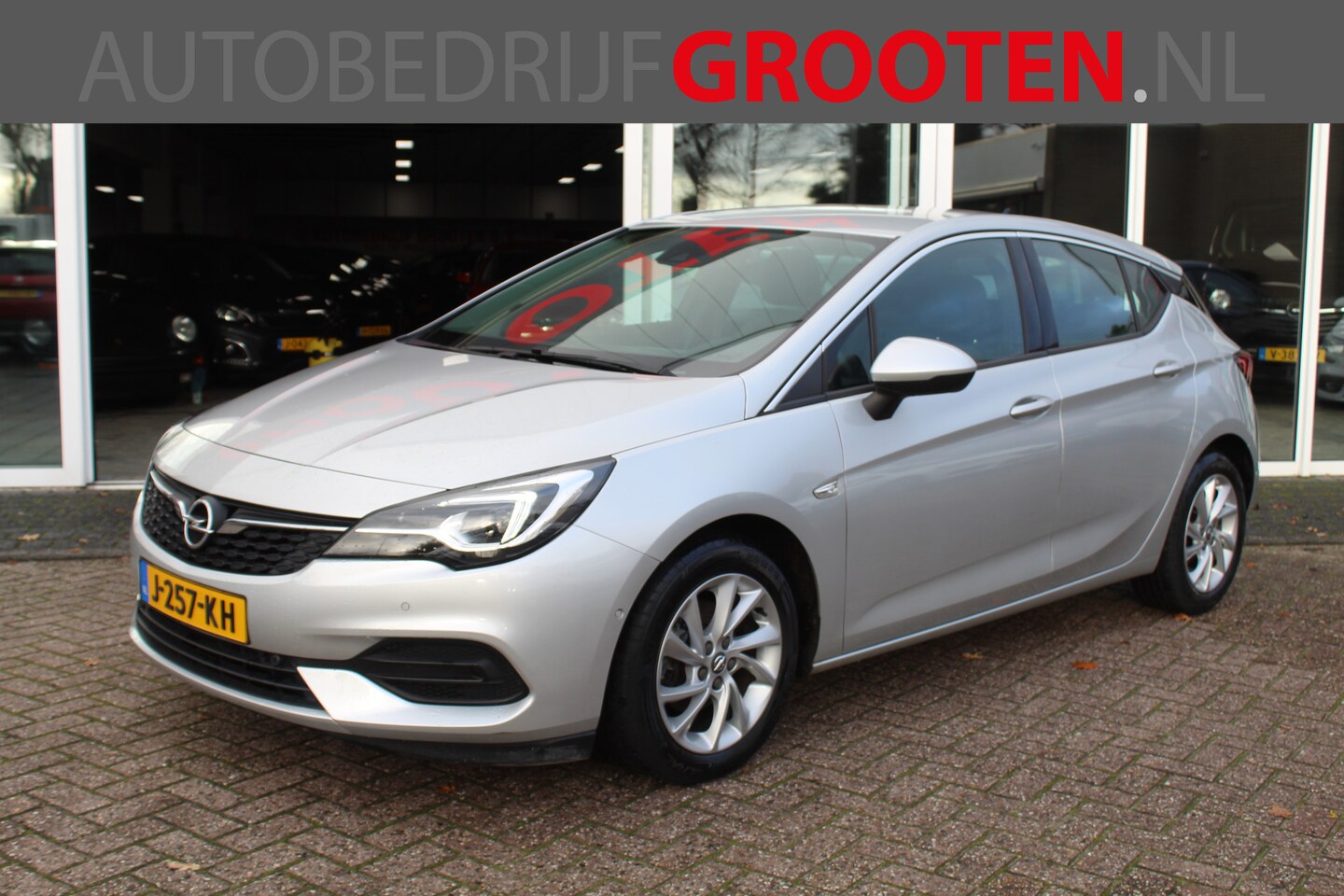 Opel Astra - 1.2 Elegance//CAMERA//KEYLESS//NAVI!! - AutoWereld.nl