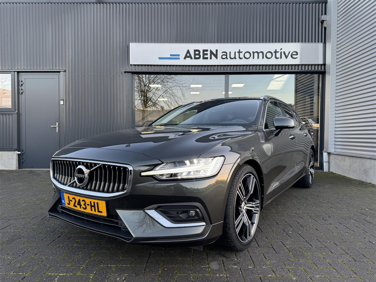 Volvo V60 - 2.0 B4 197PK Hybrid Inscription (LEDER|19"|ACC|CAMERA|ELEK. KLEP) - AutoWereld.nl