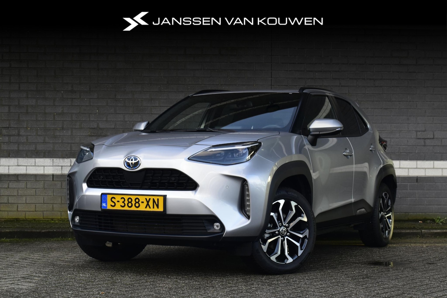 Toyota Yaris Cross - 1.5 Hybrid Dynamic / Stoelverwarming / Navigatie / Camera - AutoWereld.nl