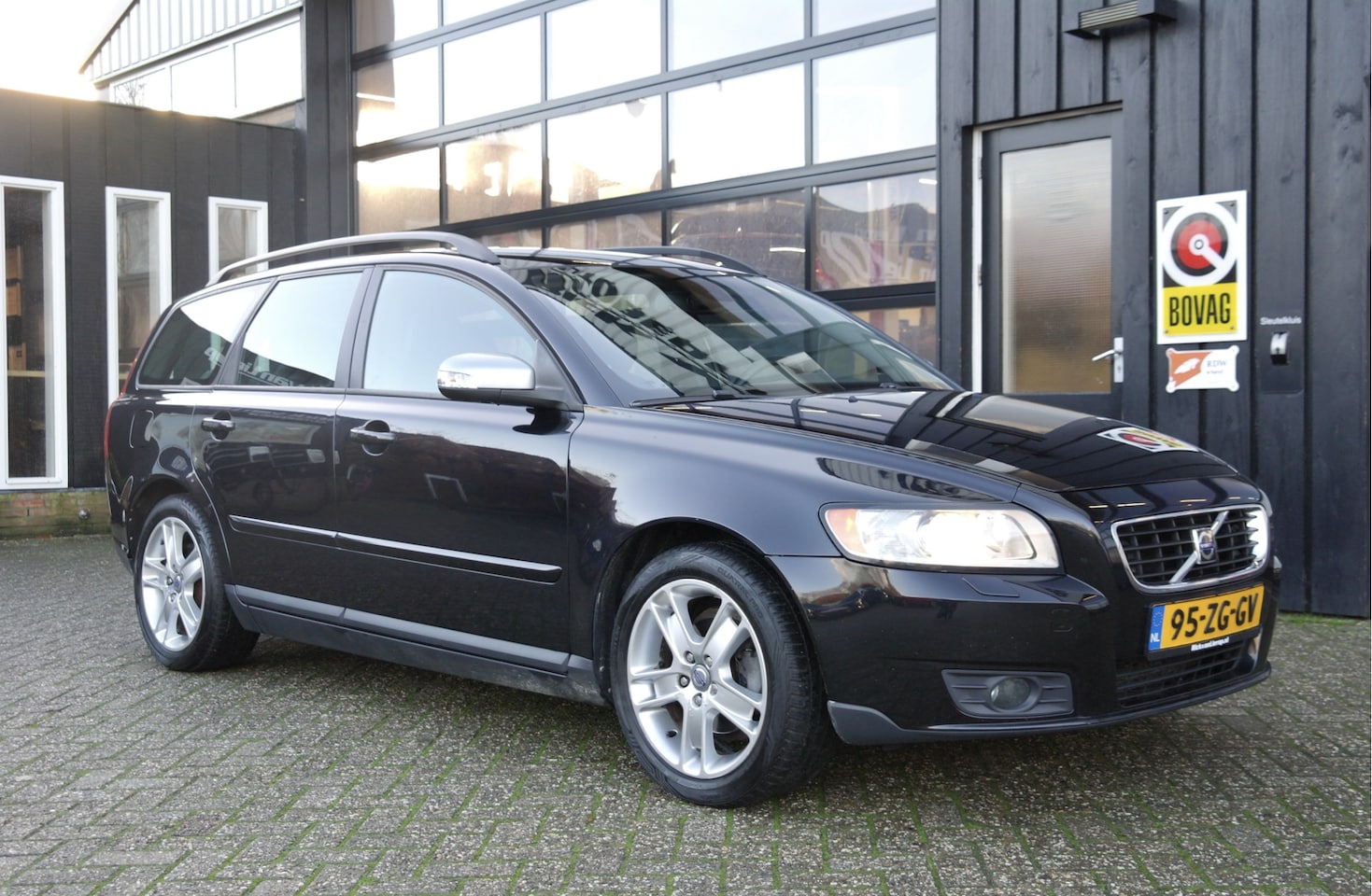 Volvo V50 - 1.8 Edition II | NL-Auto | Leder | Cruise | Trekhaak - AutoWereld.nl