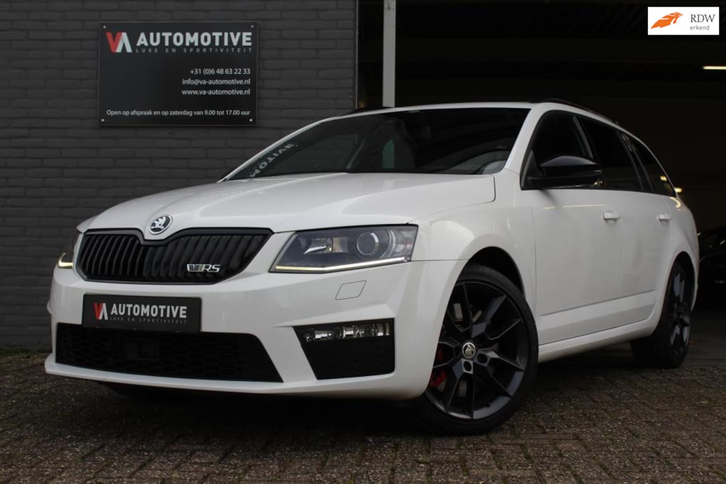 Skoda Octavia Combi - 2.0 TSI RS DSG PANO ACC LEER KESSY CANTON - AutoWereld.nl