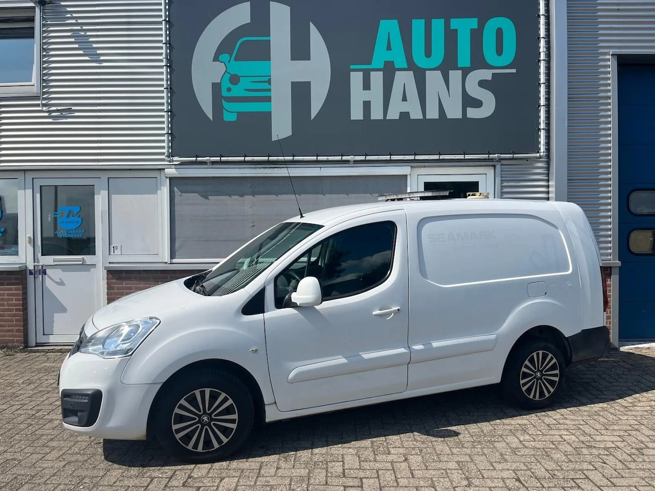 Peugeot Partner - 122 1.6 HDi 100 L2 Premium Pack S&S - AutoWereld.nl