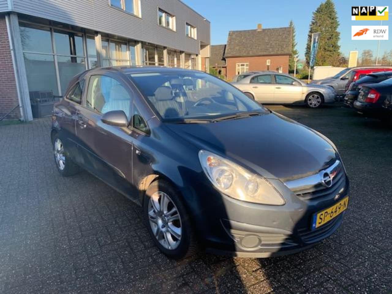 Opel Corsa - 1.2-16V Essentia 2007 € 1250.- ZO MEE MET KLEINE GEBREKEN - AutoWereld.nl