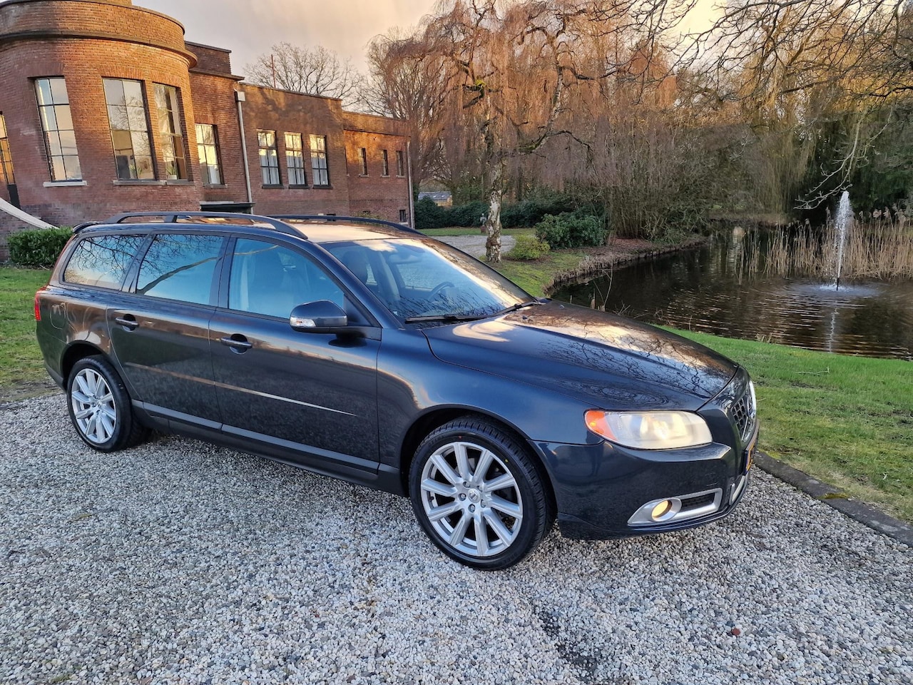 Volvo V70 - 2.0i benzine R-DESiGN airco LEDER xenon NAVi - AutoWereld.nl