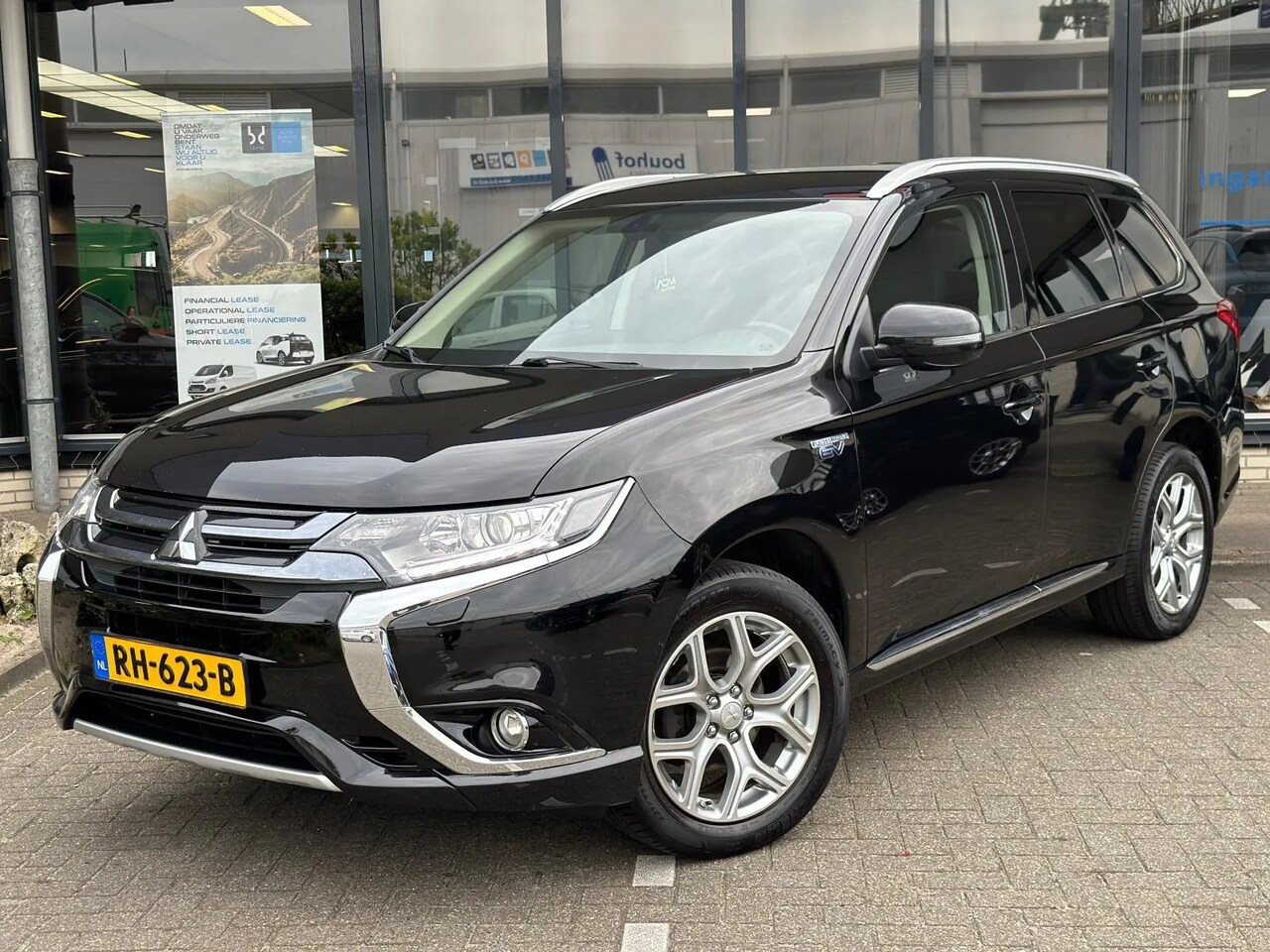 Mitsubishi Outlander - 2.0 PHEV Pure 2.0 PHEV Pure - AutoWereld.nl