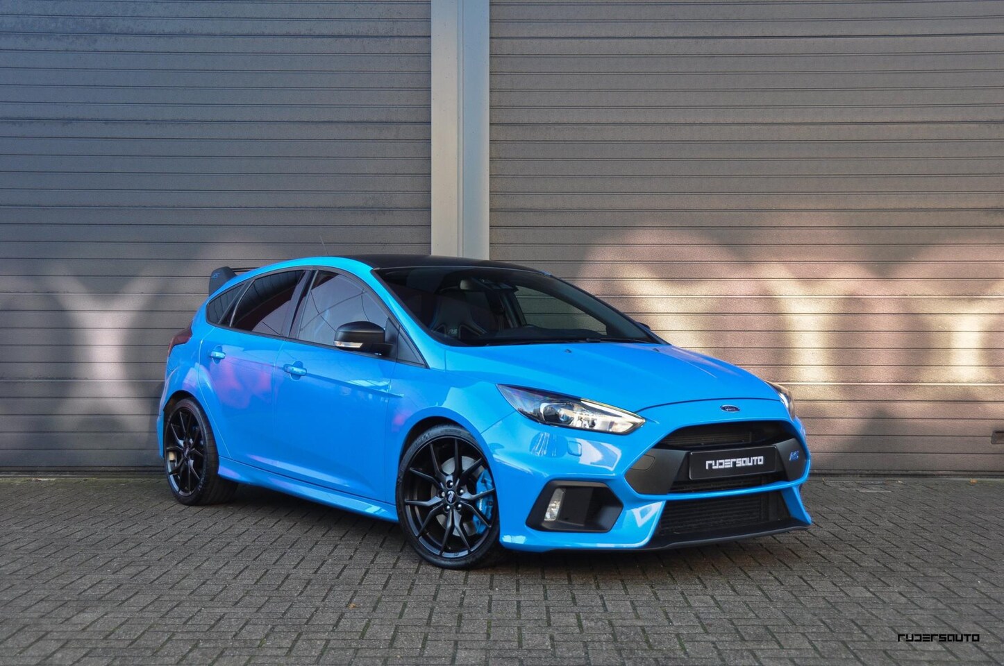 Ford Focus - 2.3 RS LSD Blue & Black | Sony | Stuurverwarming | Camera | HJS downpipe | 2e eigenaar - AutoWereld.nl