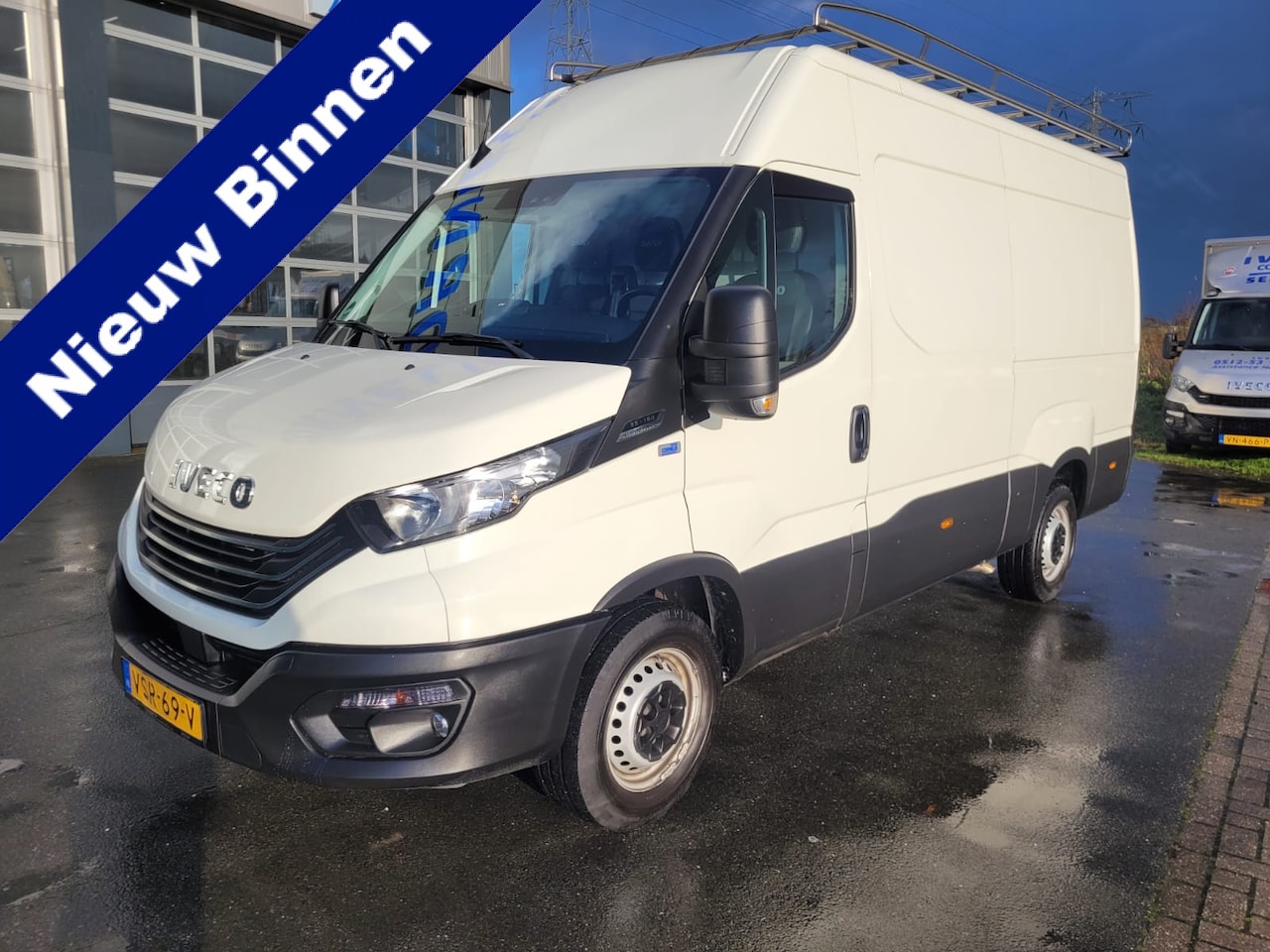 Iveco Daily - 35S16A8V 2.3 352L H2 BPM vrij Luxe uitvoering Met imperiaal en trapje + trekhaak 3.500 kg - AutoWereld.nl