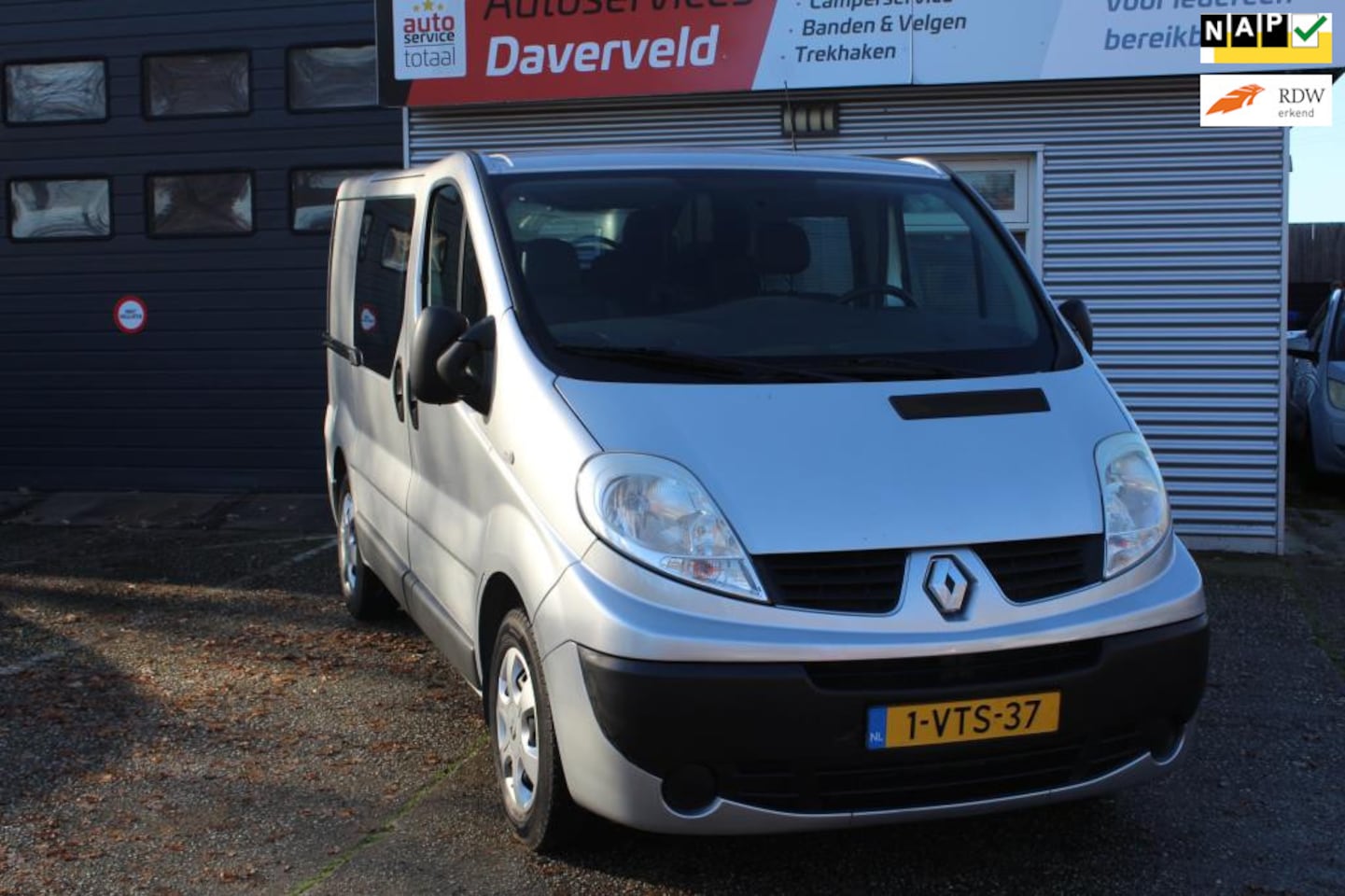 Renault Trafic - 2.0 dCi T27 L1H1 DC Eco 2.0 dCi T27 L1H1 DC Eco, trekhaak, navigatie, dubbele cabine, parkeersensoren achter, NAP, - AutoWereld.nl