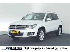 Volkswagen Tiguan - 1.4 TSI 150pk DSG Sport&Style Trekhaak Keyless Navigatie