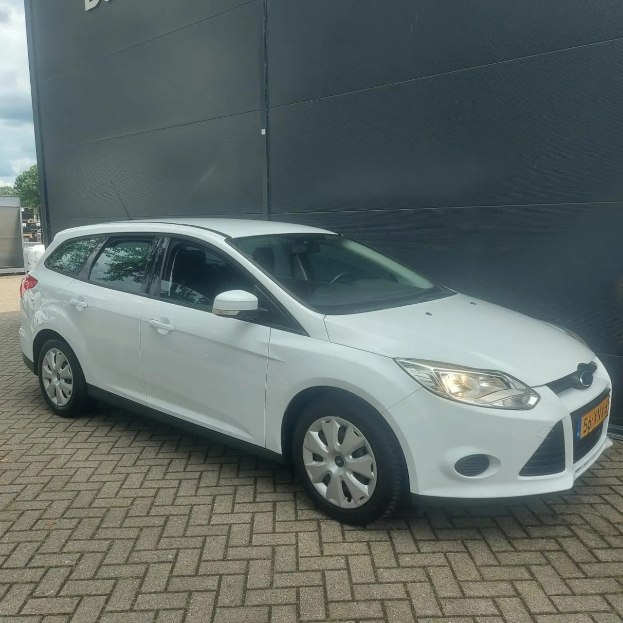 Ford Focus - 1,6/Airco/cruise/bluetooth/trekhaak/onderhoud/Aux - AutoWereld.nl