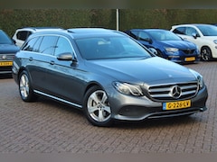 Mercedes-Benz E-klasse Estate - 200 Prestige / Trekhaak / Schuifdak / Camera / Half leder / 17'' / Dodehoek / Navigatie /