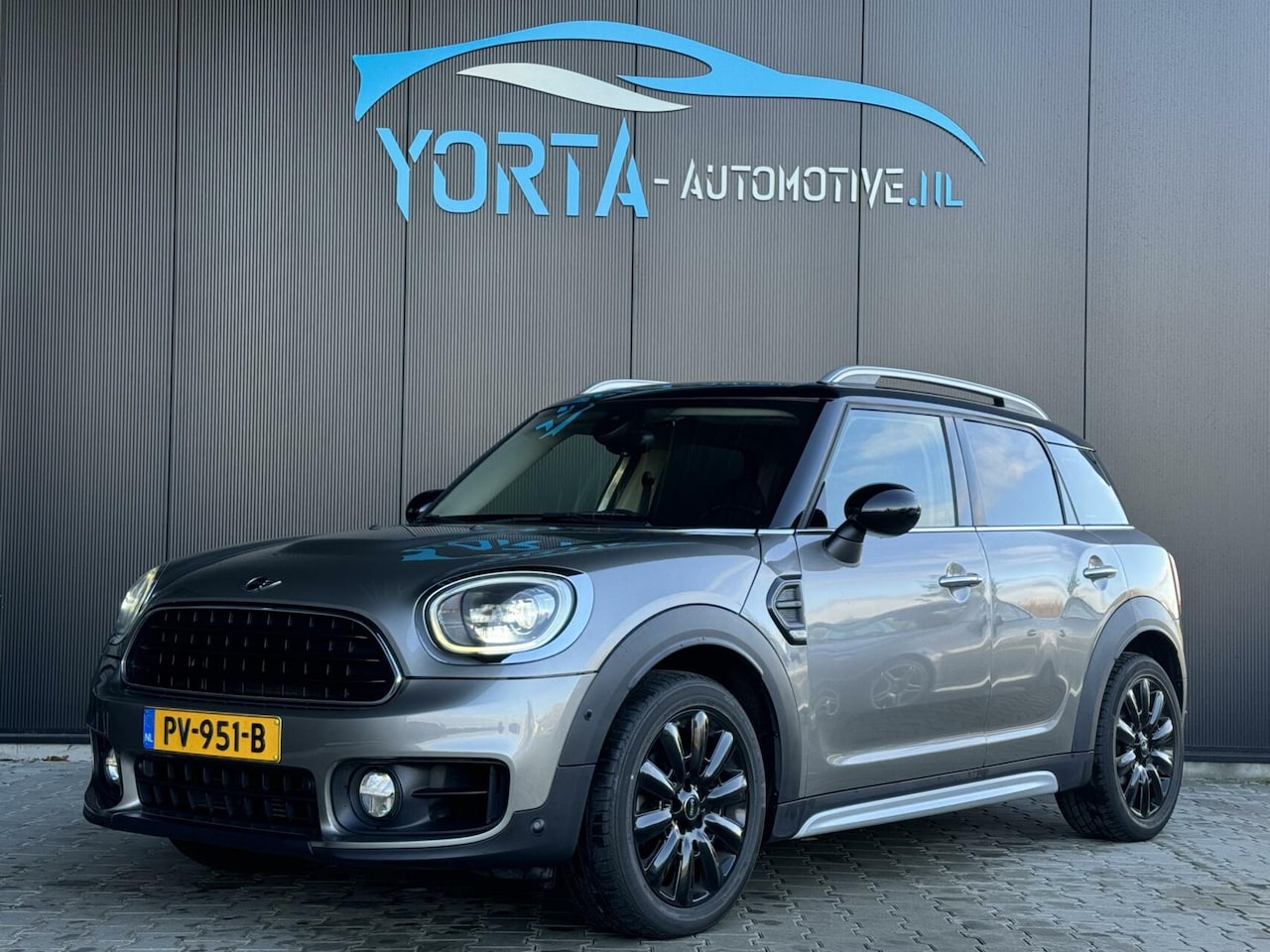 MINI Countryman - 1.5 Cooper Chili AUTOMAAT*NL AUTO*TREKHAAK*CARPLAY - AutoWereld.nl