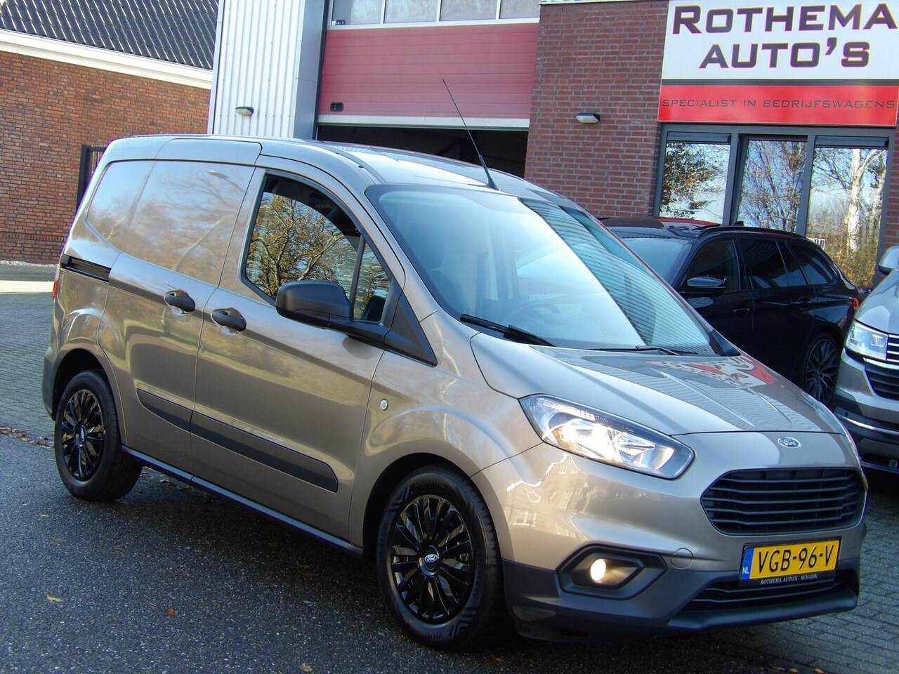 Ford Transit Courier - Connect 1.5 TDCI 2020 AIRCOCRUISE 6 BAK 1e EIGENAAR ZEER MOOI - AutoWereld.nl