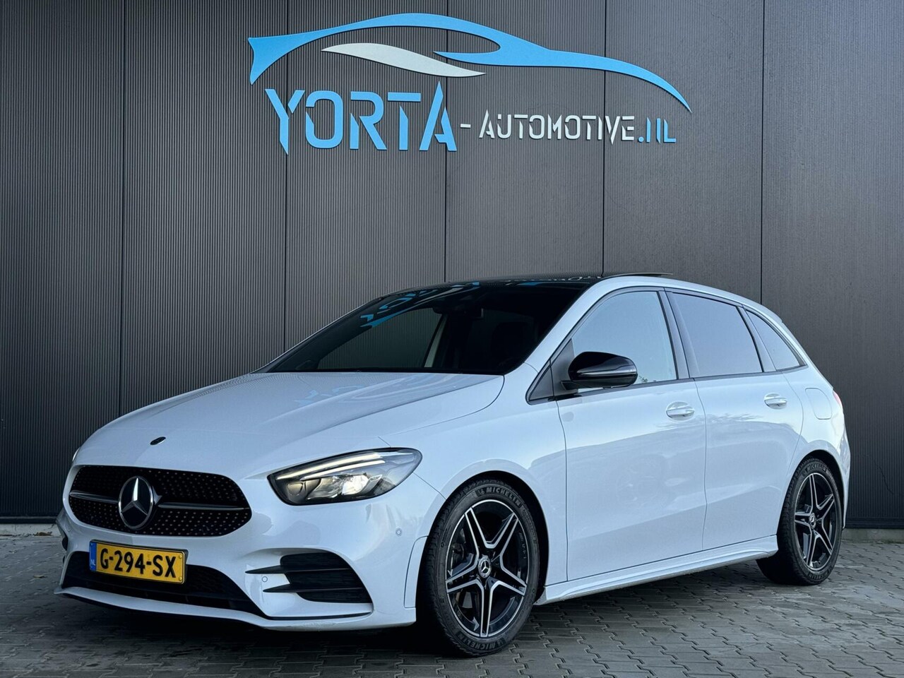 Mercedes-Benz B-klasse - 180 AMG AUTOMAAT*NL AUTO*1 EIG*FULL OPTION - AutoWereld.nl