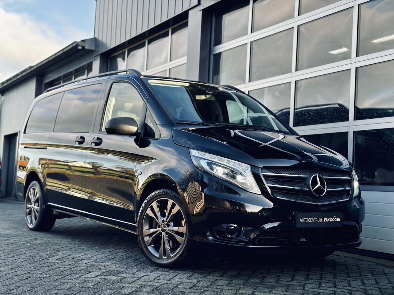 Mercedes-Benz Vito - 119 CDI | Automaat | Dubbel Cabine | Leer | Navigatie | LED | PDC | Trekhaak | Stoelverw. - AutoWereld.nl