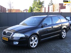 Skoda Octavia Combi - 2.0 FSI Elegance Automaat Leer Clima