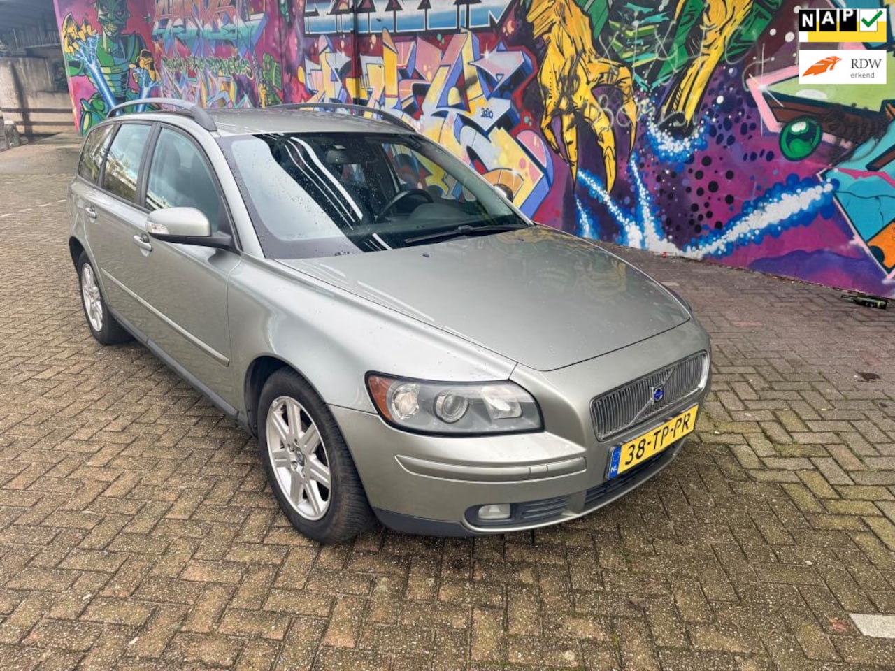 Volvo V50 - 1.8 Edition II vol leer airco sport velgen trekhaak mooie frisse auto boeken aanwezig rijd - AutoWereld.nl