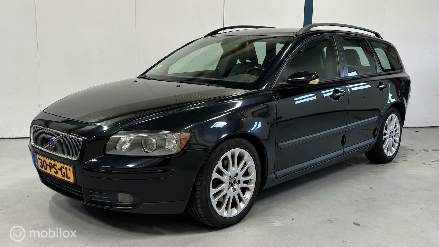 Volvo V50 - 2.4i Momentum NL-AUTO / LEER / YOUNGTIMER - AutoWereld.nl