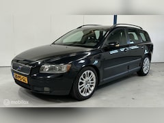 Volvo V50 - 2.4i Momentum NL-AUTO / LEER / YOUNGTIMER