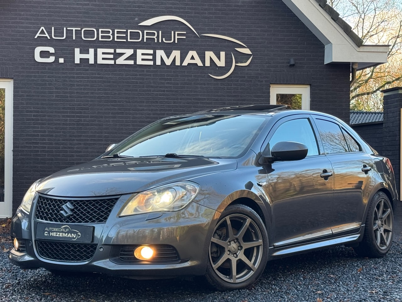 Suzuki Kizashi - 2.4 Sport LEDER PANORAMADAK KEYLESS GO CRUISE CONTROL STOELVERW - AutoWereld.nl