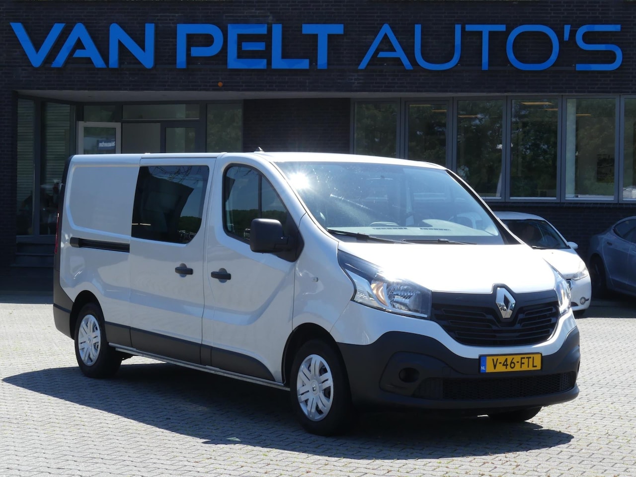 Renault Trafic - 1.6 dCi T29 L2H1 DC Comfort 5PERSOONS / NAVI / KEYLESS - AutoWereld.nl