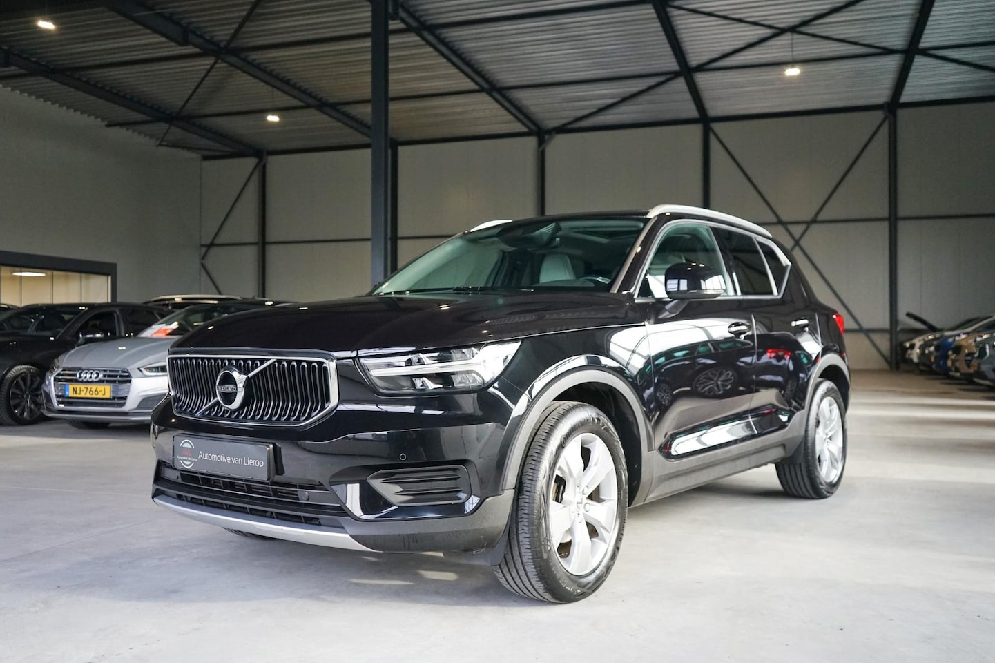 Volvo XC40 - 1.5 T3 Momentum Pro 163 PK PANORAMDAK | CAMERA | LEDER - AutoWereld.nl